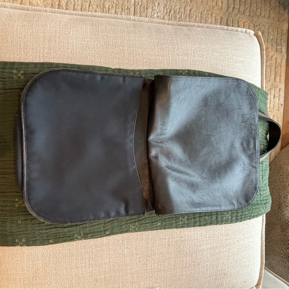 Gucci Navy & Black Canvas & Leather Messenger Tote with Striped Adjustable Strap - Picture 5 of 9